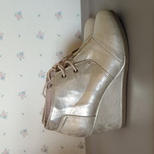 TOMS 🐦 Desert Wedge Bootie ⚜️ Gold